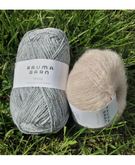 STRIKKEPAKKE KATRINE VENDBAR LUE BLÅMELERT/BEIGE