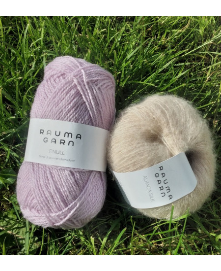 STRIKKEPAKKE KATRINE VENDBAR LUE  LYS LILLA/BEIGE